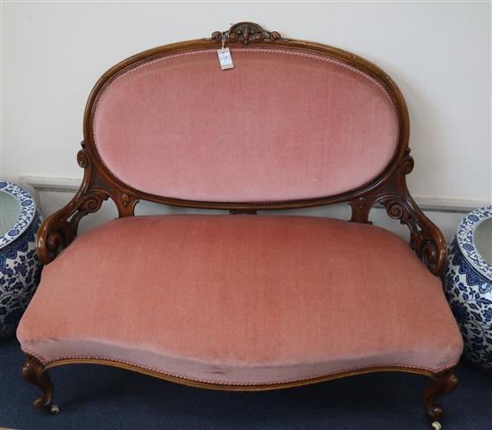 A Victorian carved walnut settee (a.f.), W.117cm